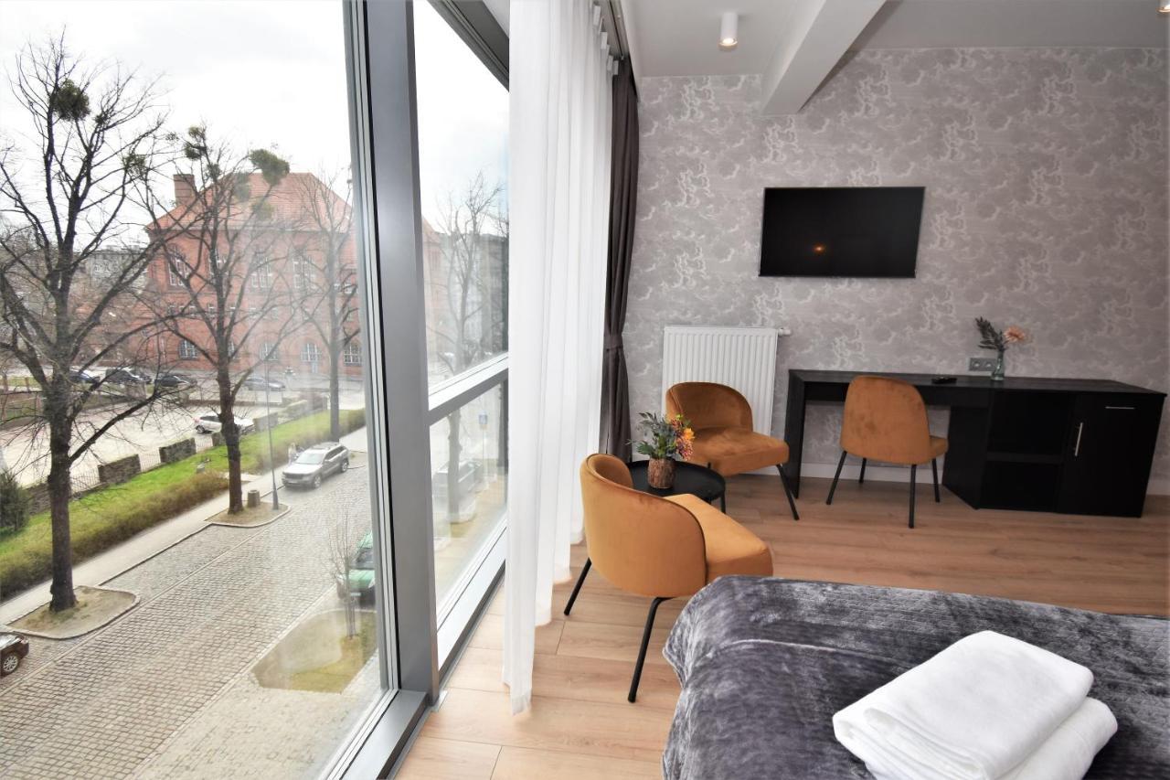 Patio Riverfront Aparthotel Гданськ Екстер'єр фото