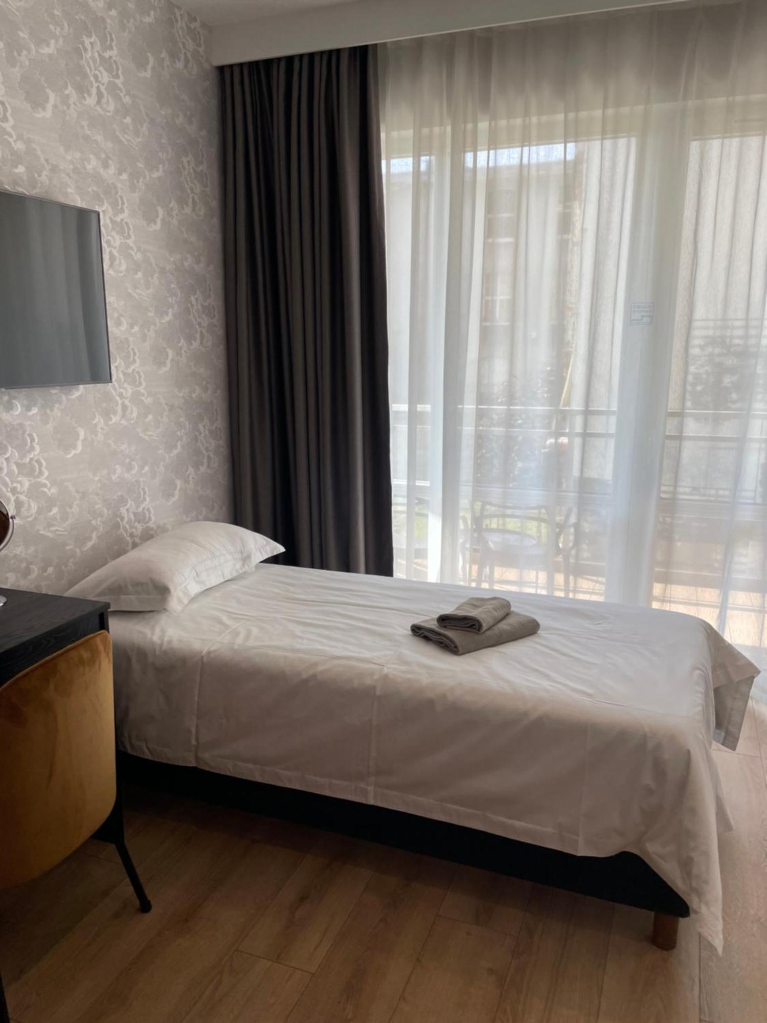 Patio Riverfront Aparthotel Гданськ Екстер'єр фото